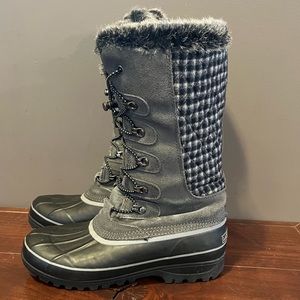 Land’s End snow boots, women’s size 8